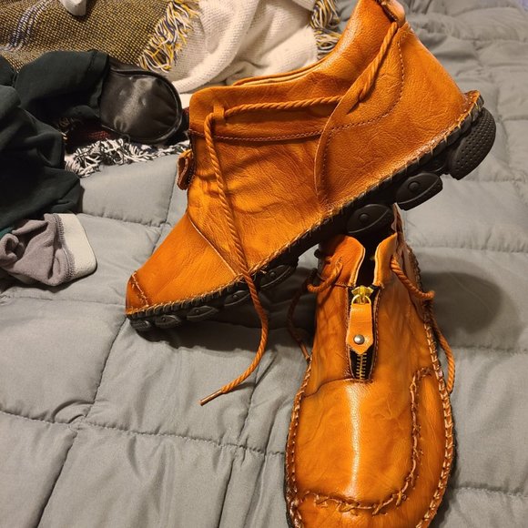 Source Unknown Other - BRAND NEW MENS LEATHER MENS MOCCASINS SIZE 13!
